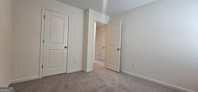 Building Photo - 304 Hynes Dr