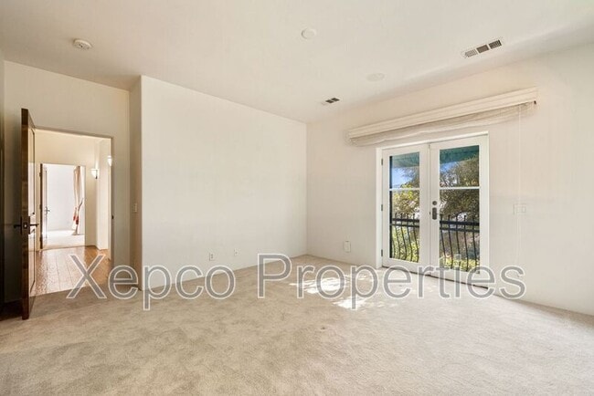 Building Photo - 175 Villaggio W