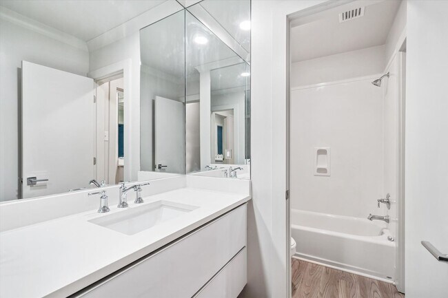 Building Photo - SPRING HILL OAKS CONDOMINIUMS