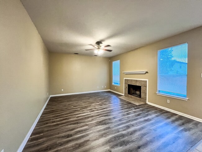 Building Photo - 340 Meadow Park