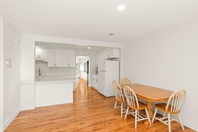 Building Photo - 312 Paragon Mills Rd