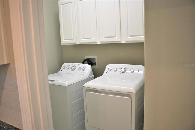 Building Photo - 9077 Shadyside Ln