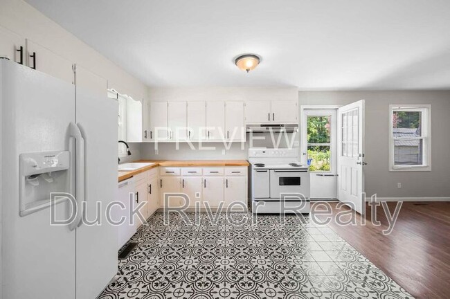 Building Photo - 106 1/2 Hobbs Dr