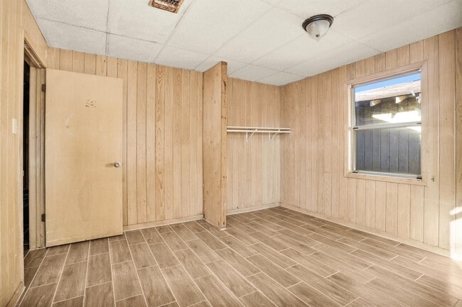 Building Photo - 601 S Cochran St