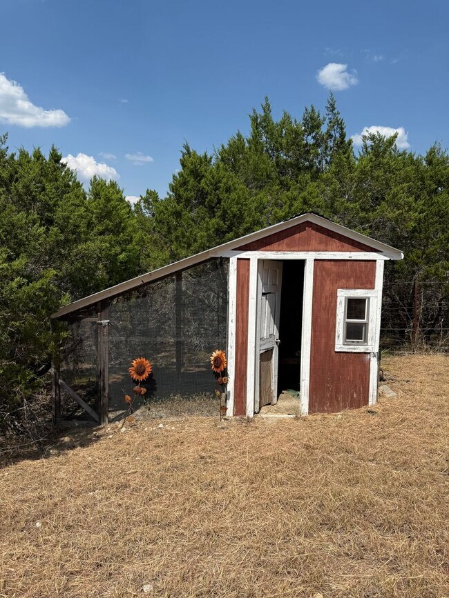 Building Photo - NEW ON MARKET