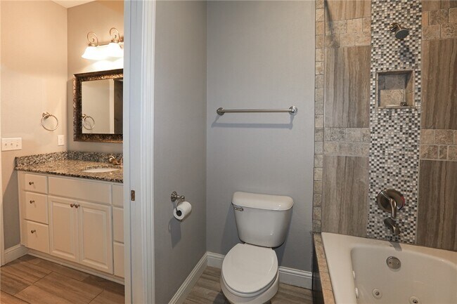 Building Photo - 2007 S Dixieland Rd