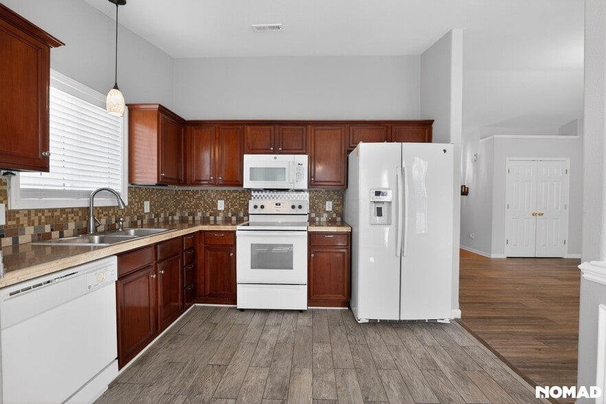 Building Photo - 4018 Planters Watch Dr