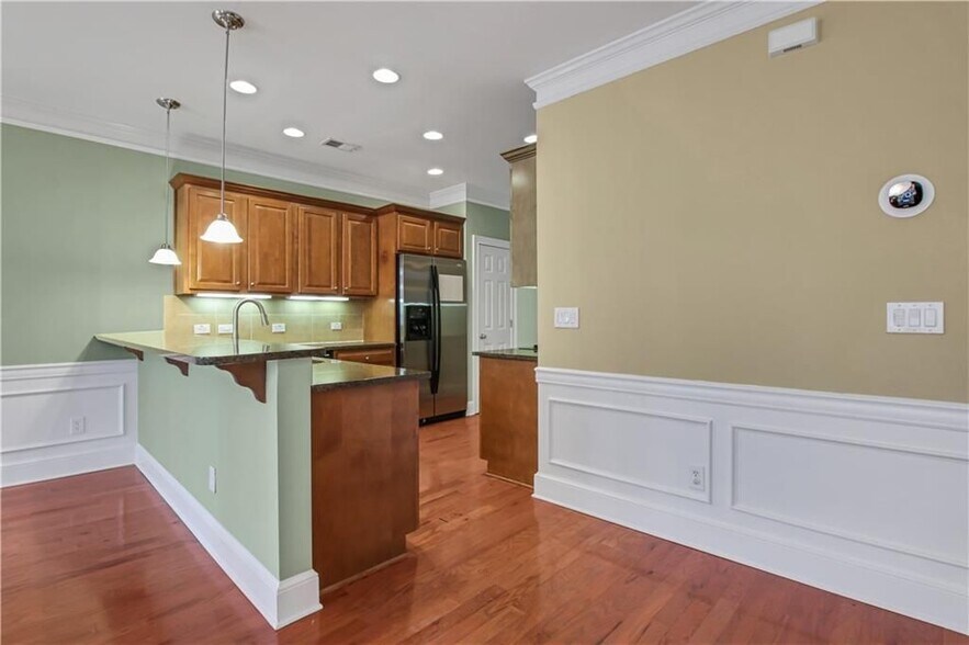 Building Photo - 3345qq Regent Pl SW