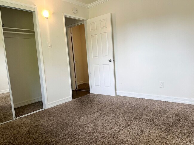 Building Photo - Bright 2 bed 1 bath in Pacific Beach