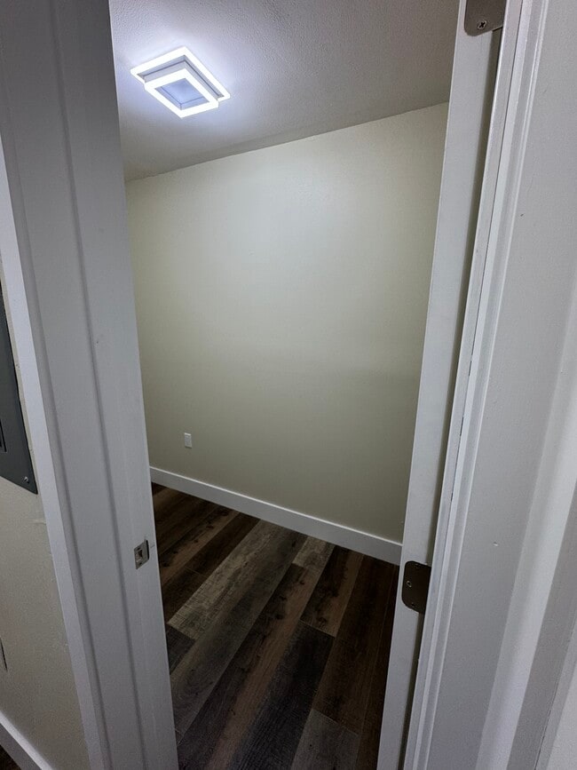 Building Photo - 1919 Summer Club Dr