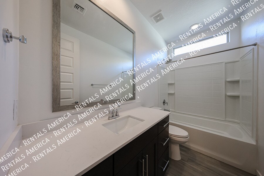 Building Photo - 2256 E Ridgewood Ln