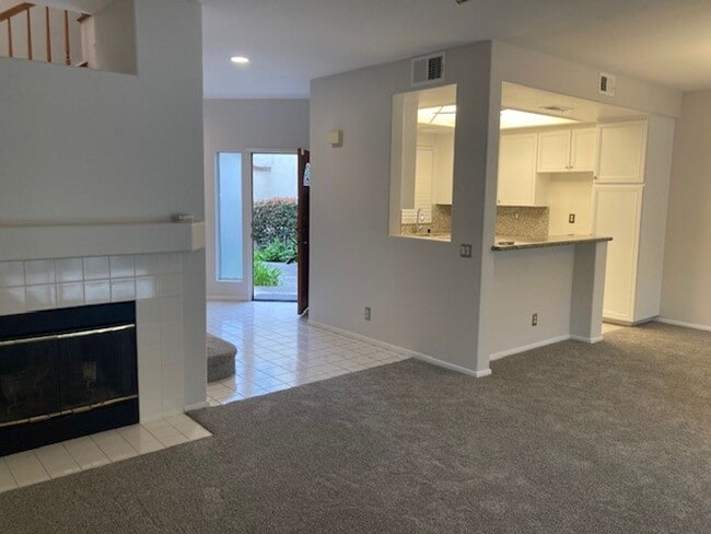 Building Photo - 3 Bedroom 3 Bath Home Located in the gated...