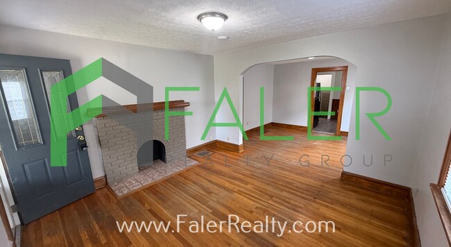Building Photo - Charming 2-Bedroom Home