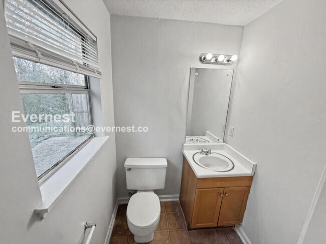 Building Photo - 248 Foxglen Rd