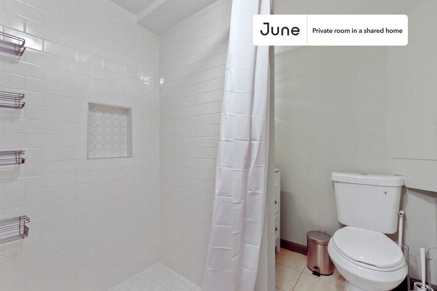 Building Photo - Room in Shared 5 bed/2 bath home in Logan Circle