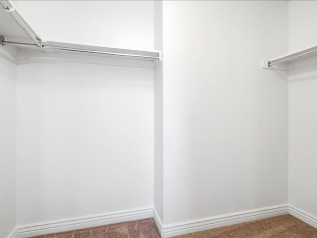 Building Photo - DRAPER  BEAUTIFUL 3 BED 2.5 BATH TOWNHOME