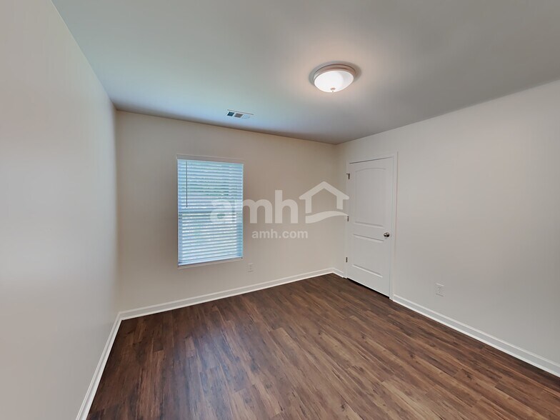 Building Photo - 107 Hayes Park Dr