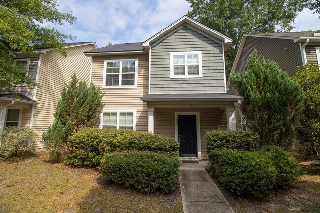 Primary Photo - Spacious 3 Bedroom, 2.5 Bathroom Townhome ...