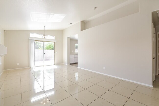 Building Photo - 5901 Commodore Cove Dr