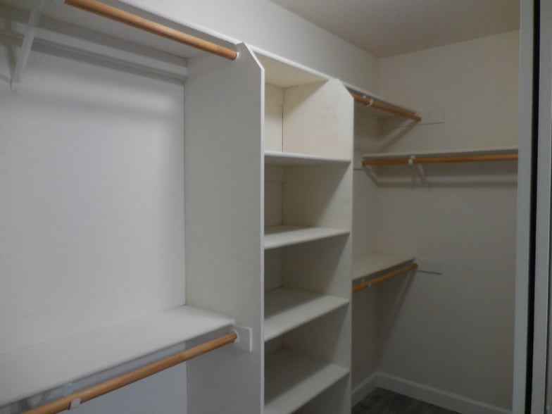 Building Photo - 1048 Freshwater Ct