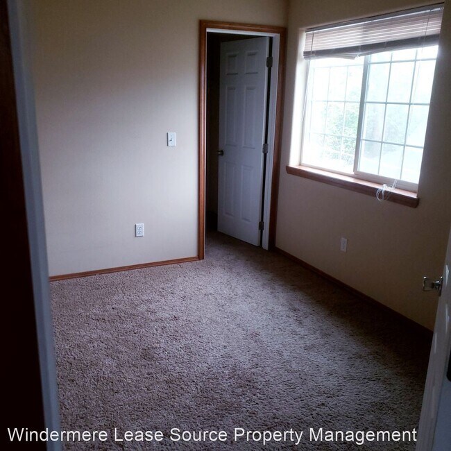 Building Photo - 3 br, 2 bath House - 513 S Garfield Duplex