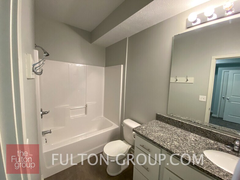 Building Photo - 336 Donald Plz SE