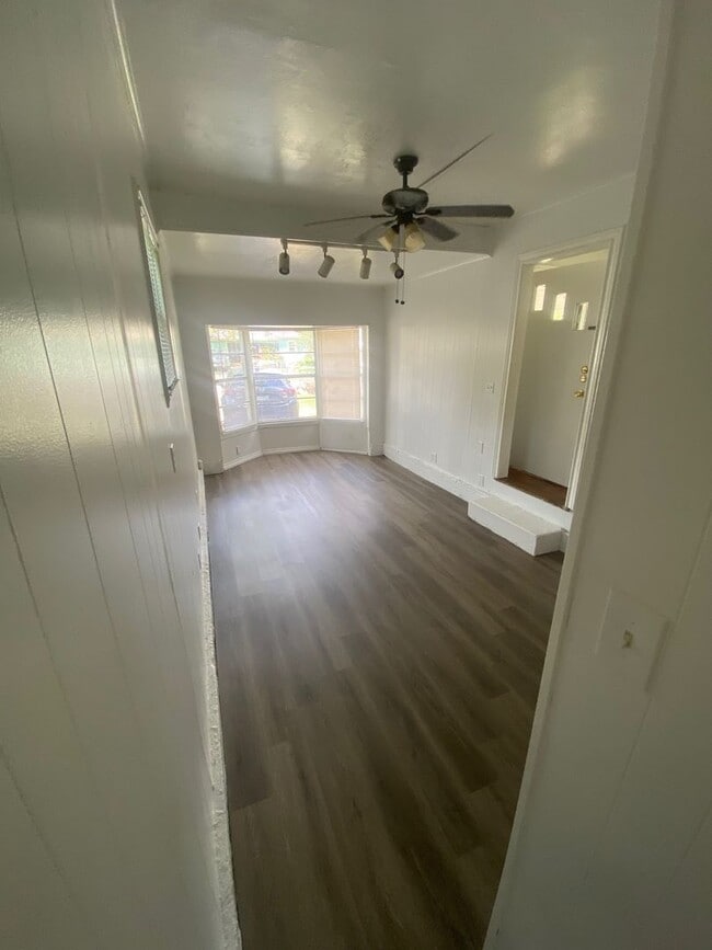 Building Photo - 3 Bedroom 1 Bath House Near Westmoreland R...
