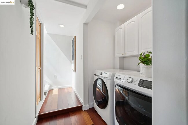 Building Photo - Berkeley Hills Beauty with Bay Views & Ele...