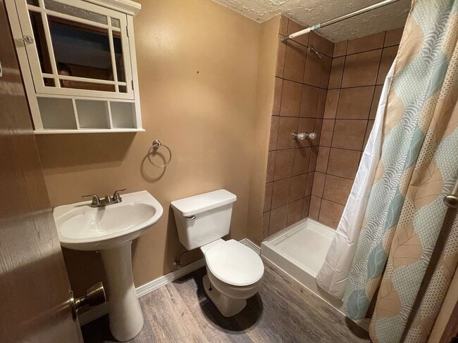 Building Photo - Beautiful Home For Rent on Cul-de-Sac with Huge Fenced Backyard