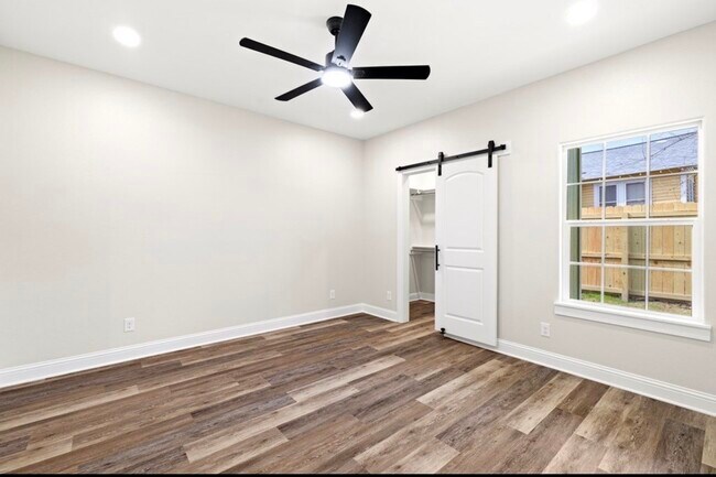 Building Photo - 524 Burk St