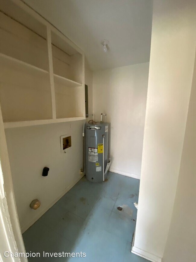 Building Photo - 2 br, 1 bath House - 207 W. Shannonhouse St