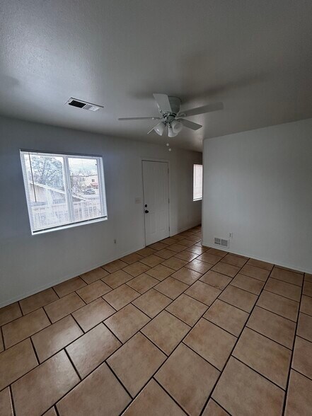 Building Photo - 309 Columbia Dr SE