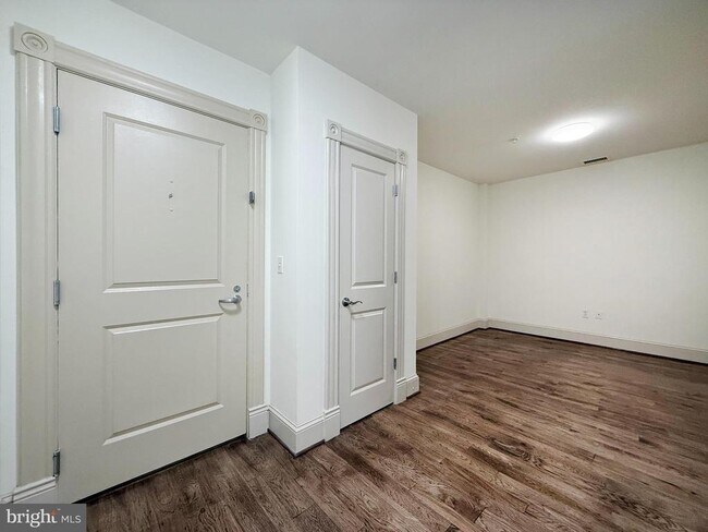 Building Photo - 515 9th St NW