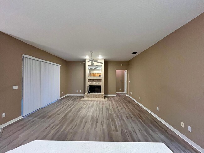 Building Photo - 4/3 Executive Brick Home