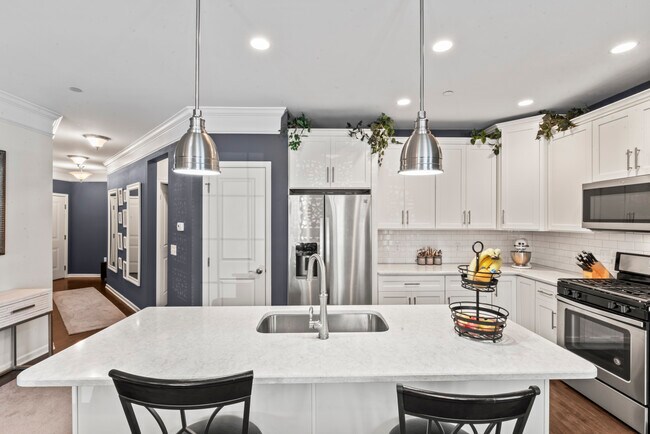 Building Photo - 818 Center Meadow Ln