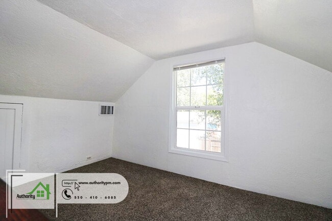 Building Photo - 1840 Heller Ln