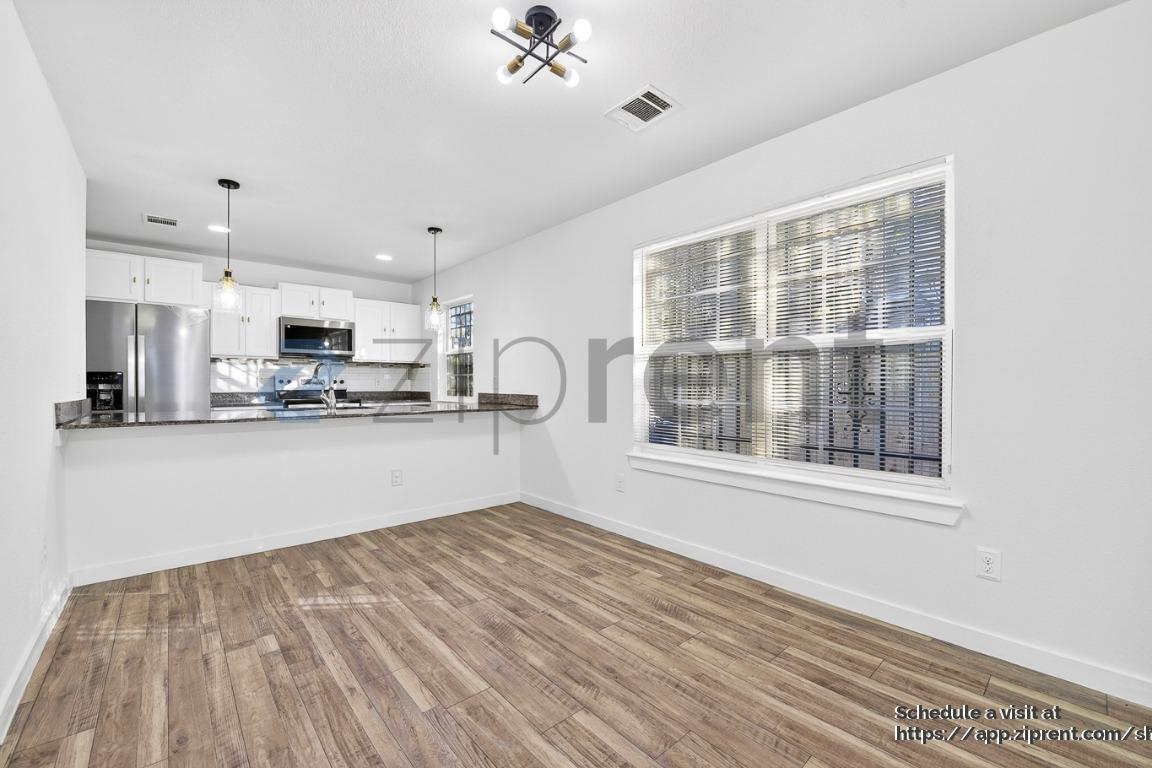 Building Photo - 3226 Navaro St