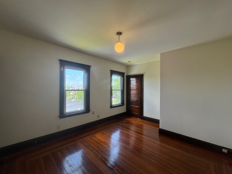 Building Photo - 298A Highland Ave
