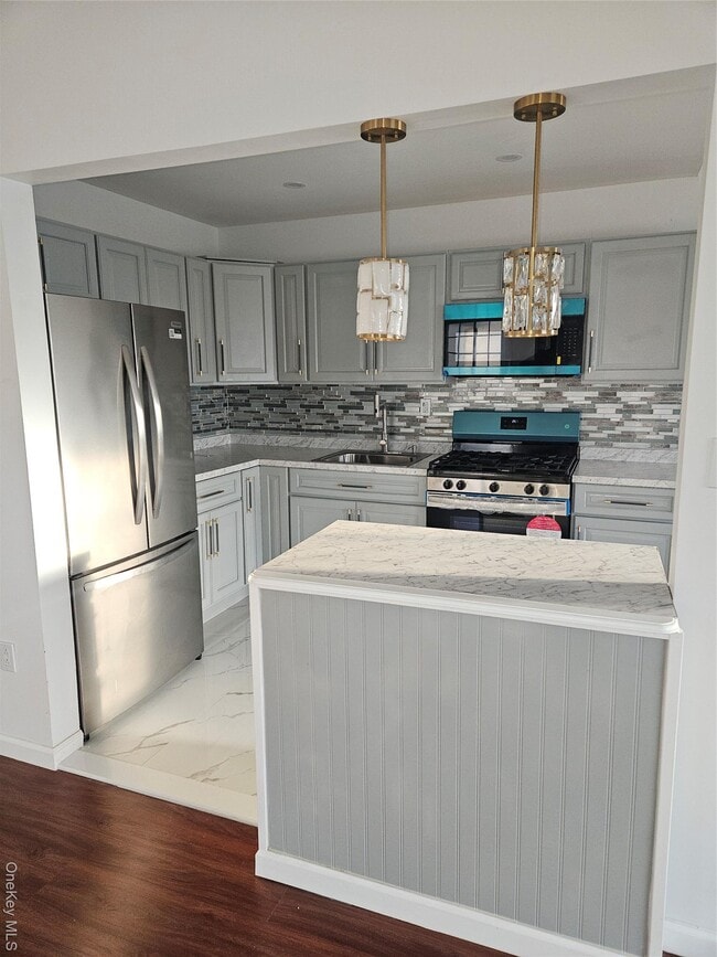 Building Photo - 115-19 Marsden St