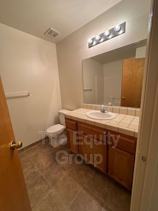 Building Photo - 5411 W Country Ave