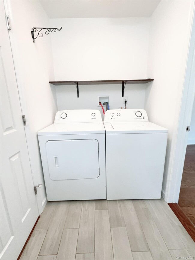 Building Photo - 18 Bayles Ave