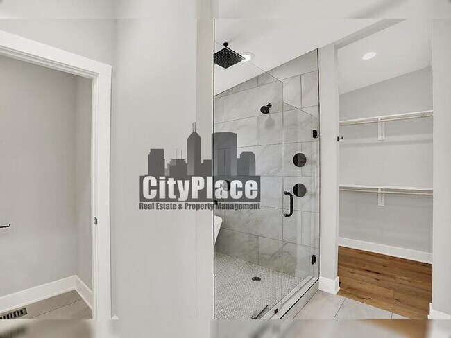 Building Photo - 2008 Yandes St