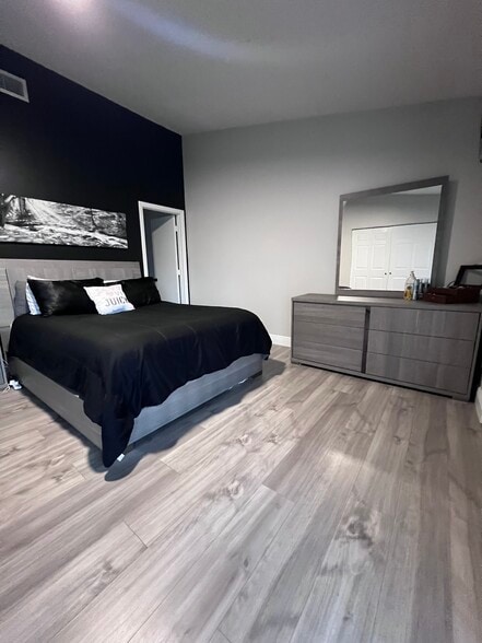 Building Photo - 6104 Channel Dr