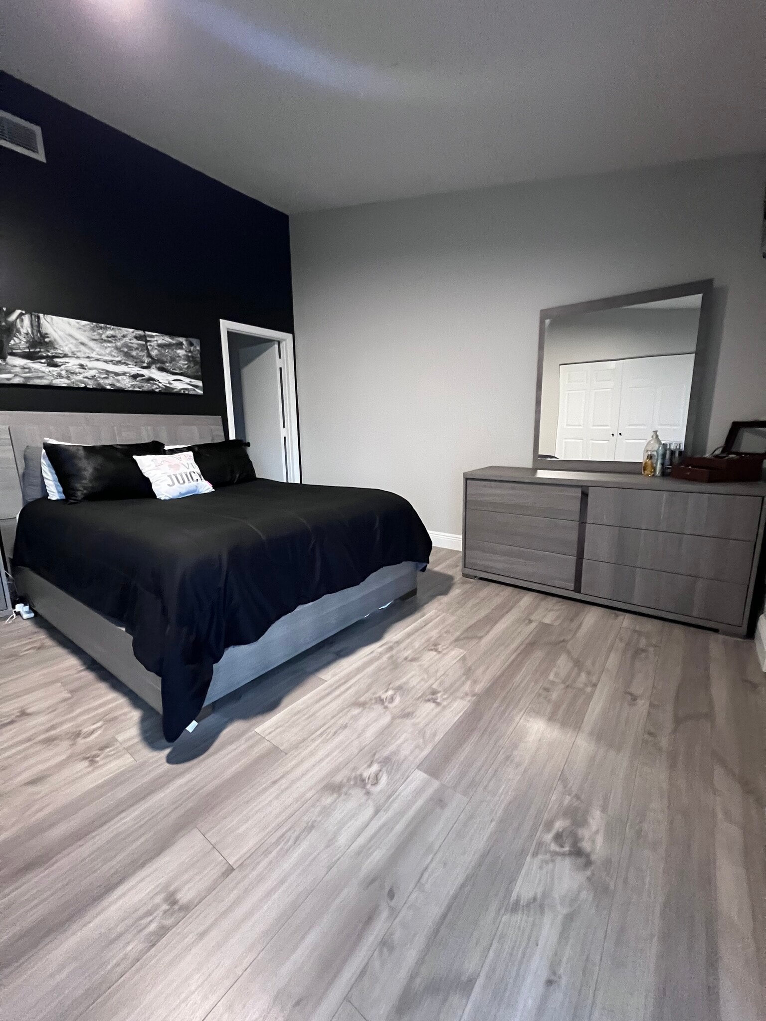 Building Photo - 6104 Channel Dr