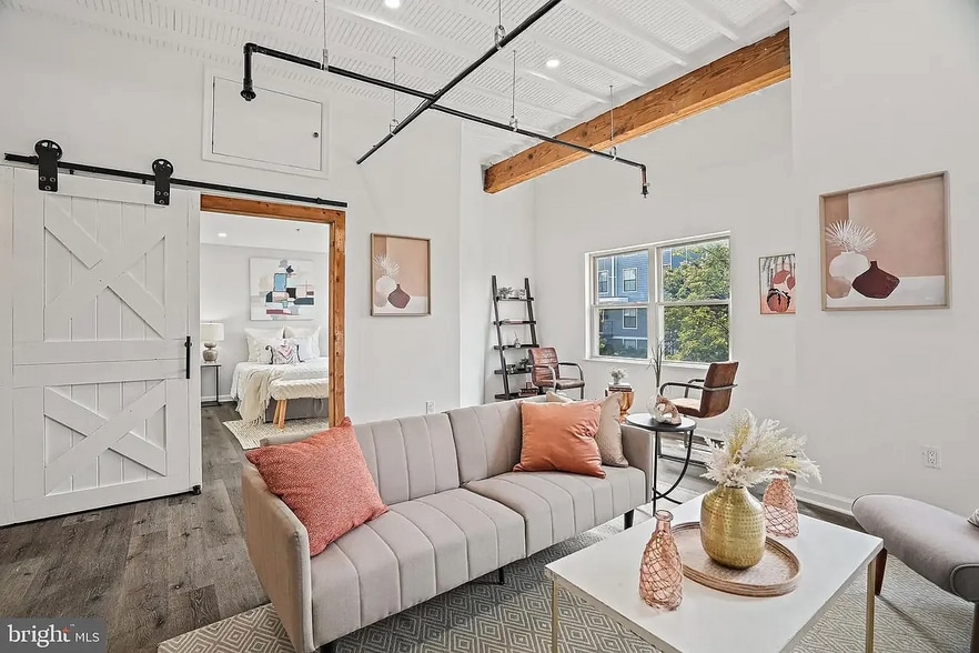 Building Photo - 1240 Holbrook Ter NE