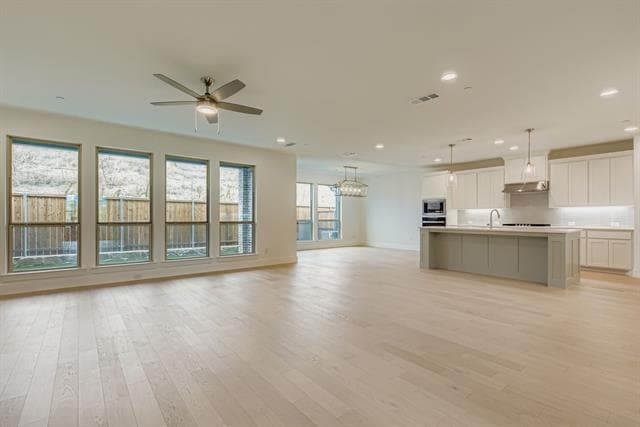 Building Photo - 3529 Kings Ct Dr