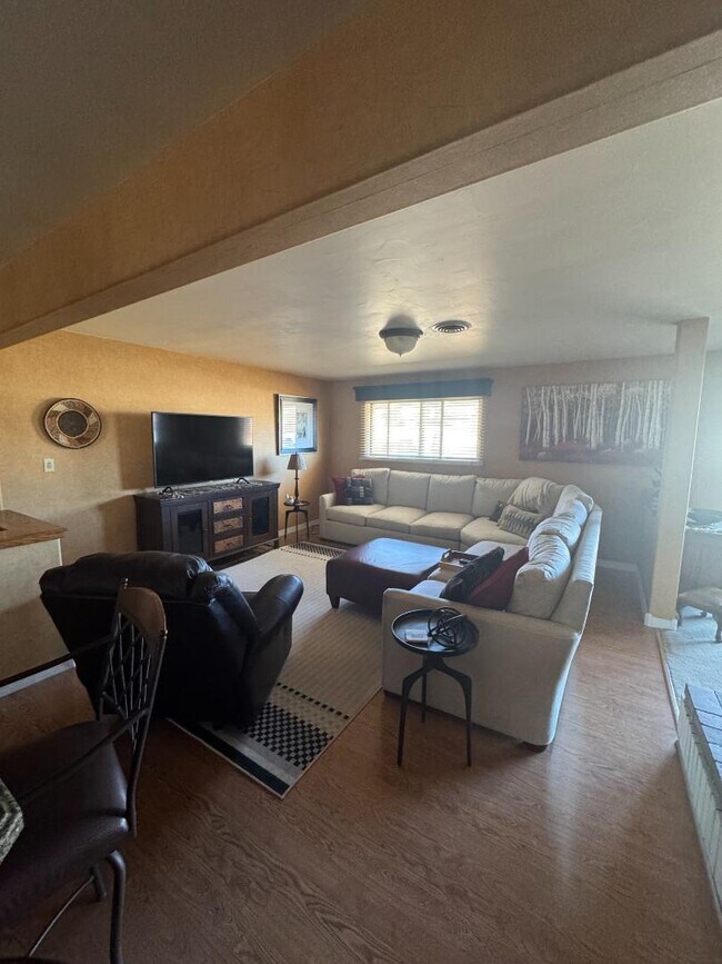 Building Photo - 822 Moose St