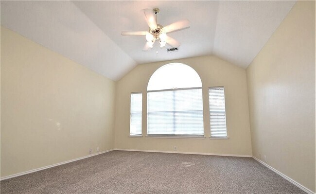 Building Photo - 2708 Cascade Dr