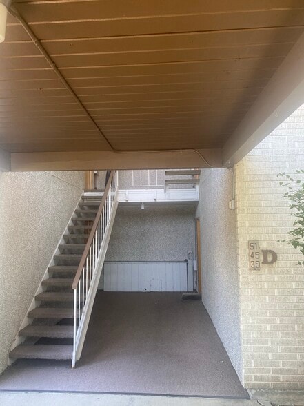 Building Photo - 1220 NW State St