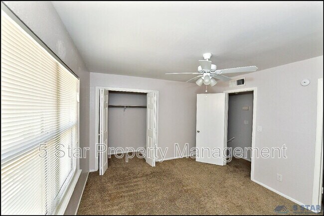 Building Photo - 1916 Lee Elder Dr